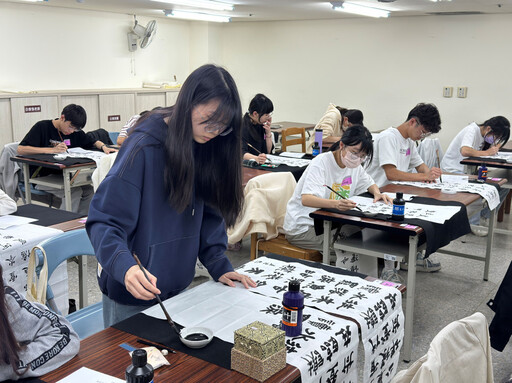 大墩盃學生書法比賽得獎名單揭曉 臺中文學獎作品入題考驗小書法家功力