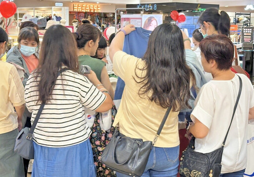 桃園遠百暖心行動慶祝母親節 獨家魅力商品五折起送好禮竉愛媽咪