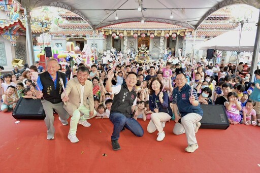 桃園大廟支持「舊城再生計畫」舉辦我愛媽咪親子嘉年華擠爆廟埕