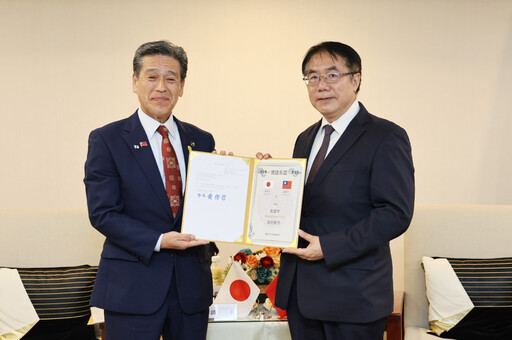 日本那珂市長為慶祝締盟一週年再訪,黃偉哲宣布以「那珂街」紀念友誼