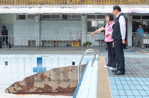 張善政視察啟用逾35年平鎮游泳池 拍板改建為複合式社會住宅
