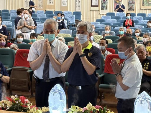 慈濟與中彰榮家辦浴佛大典 為住民長輩祈福