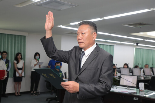 新營區新任區長宣誓就職 黃偉哲勉勵勇於承擔、服務更好