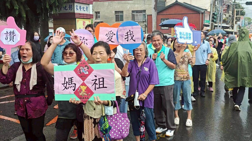 彰化榮家齊迎白沙屯媽祖 住民長輩同仁鑽轎腳祈福保平安