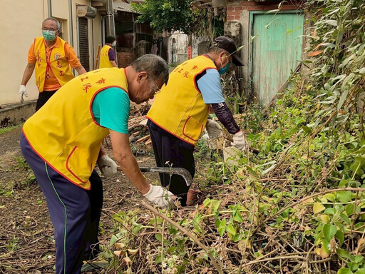 南市榮服處榮欣志工替代役弟兄 助榮民爺爺清淨家園顧厝邊