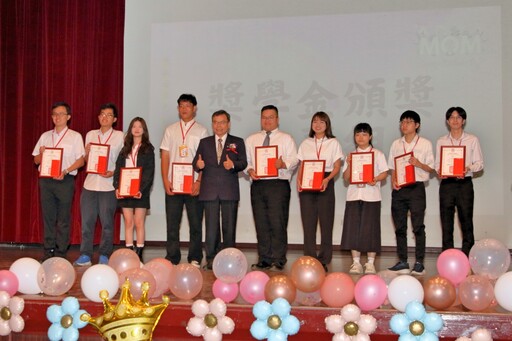 崇智基金會114年獎學金頒獎 歡慶母親節弘揚孝道逾五百人共襄盛舉