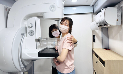 臺南廟宇捐資奇美醫千萬打造無障礙社區健康巡迴車 守護婦女健康