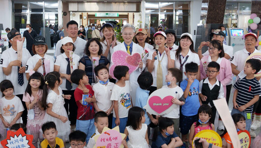 跨世代同台獻愛! 中榮千歲志工團攜手幼兒園萌娃 共慶母親節