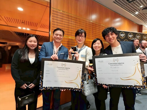 台灣之光!中山醫大物治系校友葉晉毓巴黎發明展奪雙金