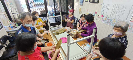 岡山醫院長照站攜手長者包愛心粽 端午前夕送暖醫護