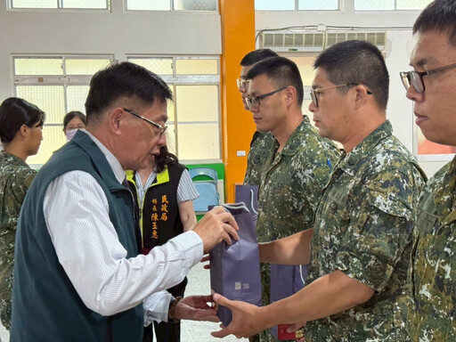 端午節前夕巿府率團赴陸軍步兵203旅慰勞官兵