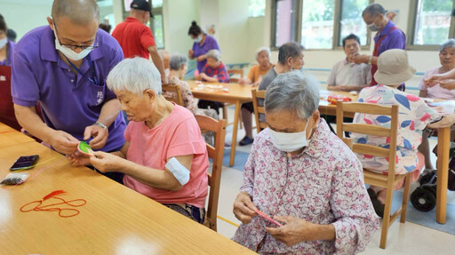 彰化榮家迎端午繫香包 帶領住民感受佳節溫馨幸福感