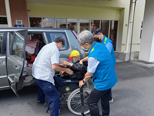 雲林榮服處助饒爺爺入住榮家 踏上安養晚年幸福旅程