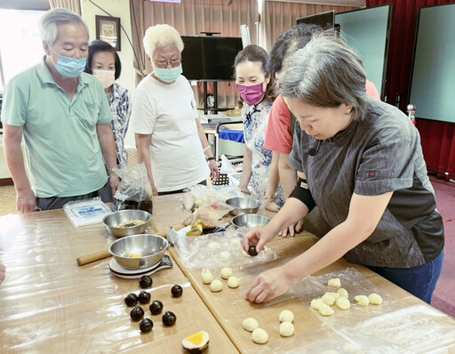 歡樂又好玩、實用又有趣 八德榮家第4期烘焙課程充滿「家」暖心好味道