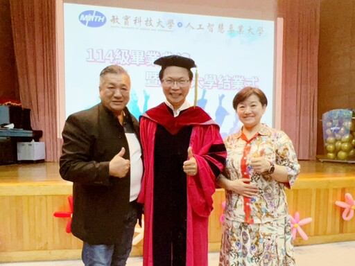畢業典禮x就業博覽會 敏實科大校長曾信超勉同學擁AI能力成為智慧工作者