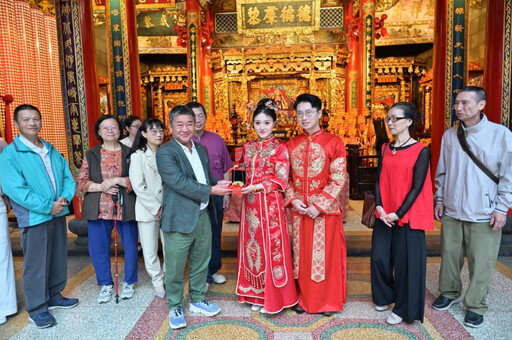 桃園景福宮喜事臨門 新人在神明祝福下締結良緣