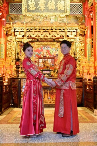 桃園景福宮喜事臨門 新人在神明祝福下締結良緣