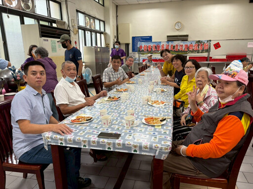 中彰榮家端節Buffet餐會 住民長輩大讚新奇又美味