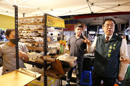 臺南市長黃偉哲開箱夜市台灣鯛 從國宴到夜市驚豔日本網紅