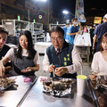 臺南市長黃偉哲開箱夜市台灣鯛 從國宴到夜市驚豔日本網紅