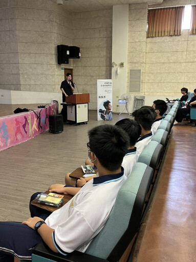 臺南文學獎校園推廣講座 學生腦力激盪創作新詩
