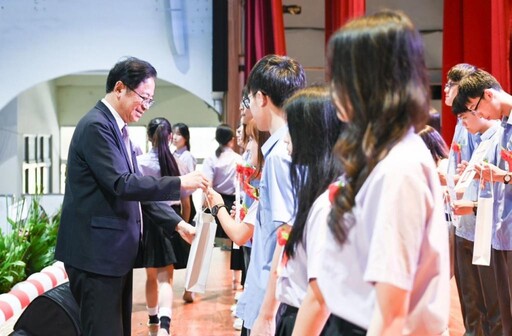 桃園高中畢業典禮 張善政「同框」李洋期勉學子厚植多元實力
