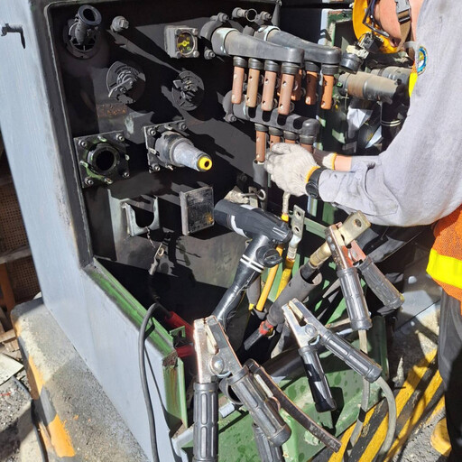 左營區變壓器爆響引發停電 台電緊急搶修 2.5小時恢復逾千戶供電