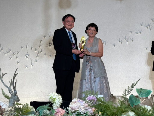每位畢業生都值得閃耀!東海EMBA送舊典禮猶如金馬獎 登上國家級劇院
