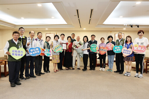 南市府市政顧問徐修齊再捐400萬!累計千萬助弱勢 黃偉哲感謝長期熱心公益