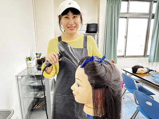 桃竹苗分署x小林髮廊 產訓合作新住民用職訓找回自信更成為美髮職人
