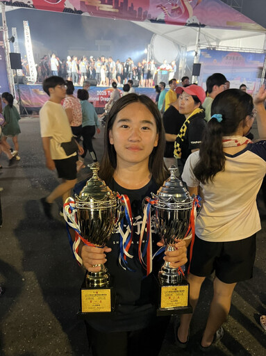 台鋼科大葉庭卉率隊橫掃台南高雄雙城龍舟賽事