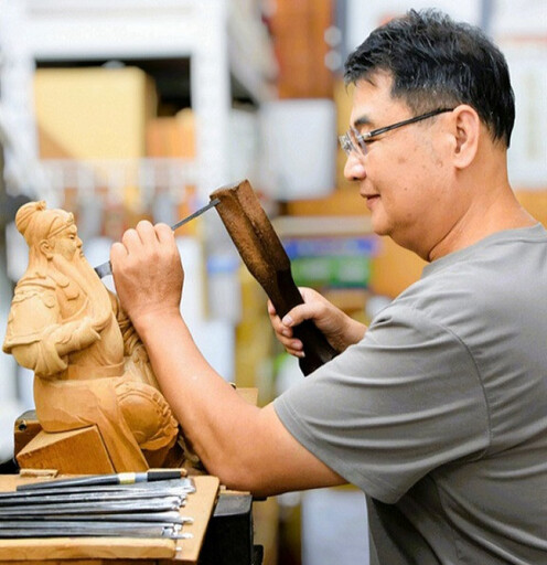 木雕大師陳啓村:藝由心生作品形神兼備 獨創新藝