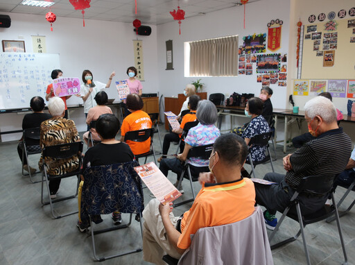臺南市政府社會局推廣愛心手鍊-守護迷途老人及身心障礙者走向回家的路