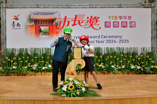 臺南「市長陪你拍」又來了!113學年度市長獎頒獎典禮第6場次 黃偉哲勉學子勇敢探索未來