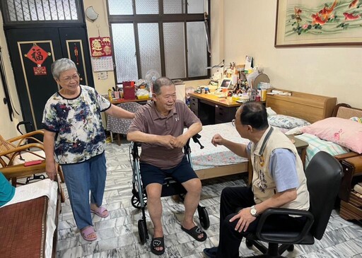 臺南榮民郭燕潁獲頒保衛臺灣紀念章 榮服處同感榮耀