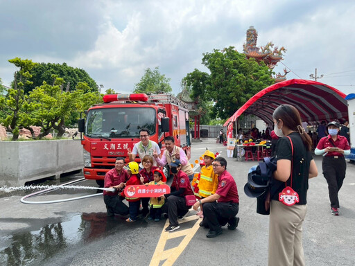 高市消防局鳳山分隊推廣防災教育 小小職人體驗消防日常