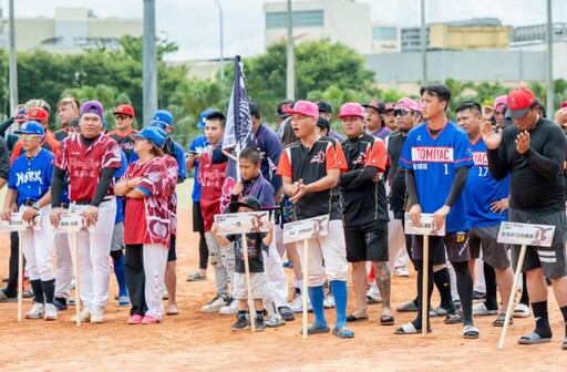 桃園市長盃慢壘賽登場 張善政期勉選手全力以赴