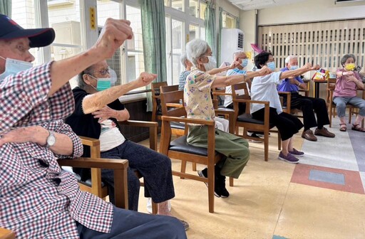 中彰榮家健康課程 關懷住民長輩延緩失能失智