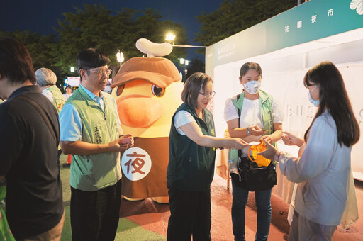 臺南市花園夜市舉辦「夜奇鴨」行銷活動 萌翻全場