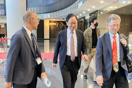 爭取核定桃園市立醫院 張善政率隊親赴衛福部醫審會簡報