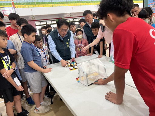 臺南市教育局首推暑期 AI 機器人營隊 培育學子科技素養