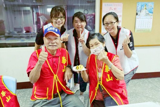華山「愛老人中秋亮起來」公益活動 聯手台灣普利司通伴孤老做月餅
