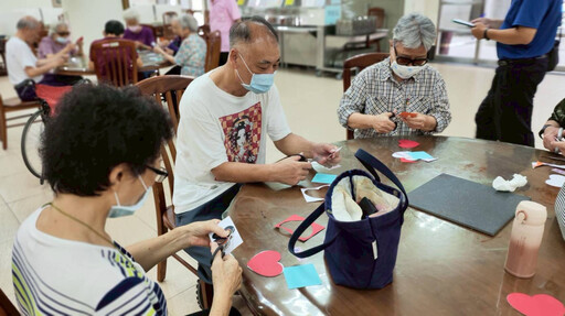 彰化榮家住民手作迷彩慶軍人節 展現榮耀與創意交織