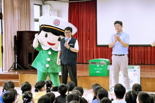 竹郵攜手南隘國小 教師節明信片書寫活動表達對老師的敬意與祝福