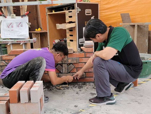 亞洲技能競賽11/27南港開戰 中彰投分署培訓國手施勝華誓留砌磚金牌在臺灣