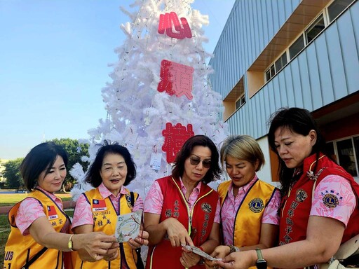 虎尾非營利幼園點亮心願樹 為雲林家扶童募集耶誕禮物