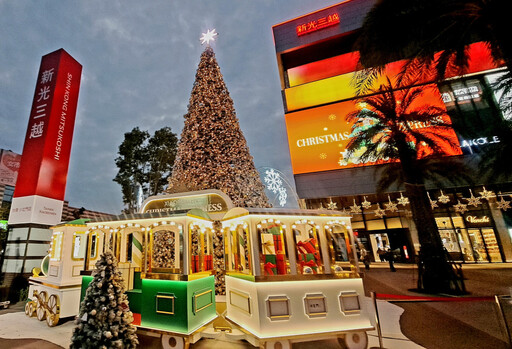 南小北門耶誕地標《耶誕暖心列車》登場!精彩序曲閃耀府城