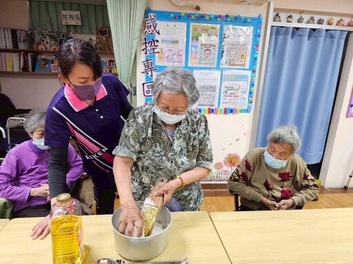 彰化榮家日照中心手做蘿蔔糕 爺奶炊出懷舊好滋味