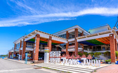 雙春濱海遊憩區首階工程完工！南側紅樹林棧道抬高防淹 115 年全段開放