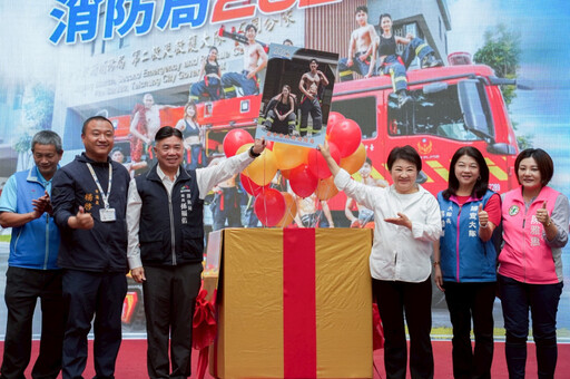 2026消防形象月曆亮相!搜救犬也入鏡 讓城市英雄被看見